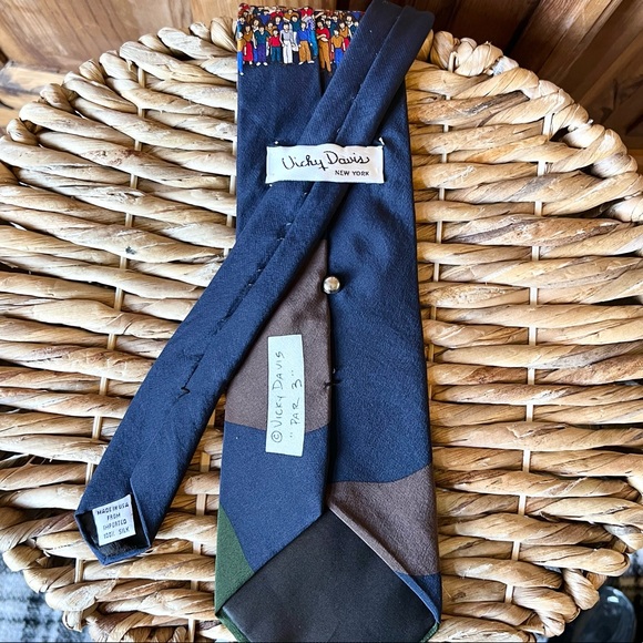 Vicky Davis 100% Silk Par 3 Golf Scene Golf Ball Tie - Picture 12 of 15